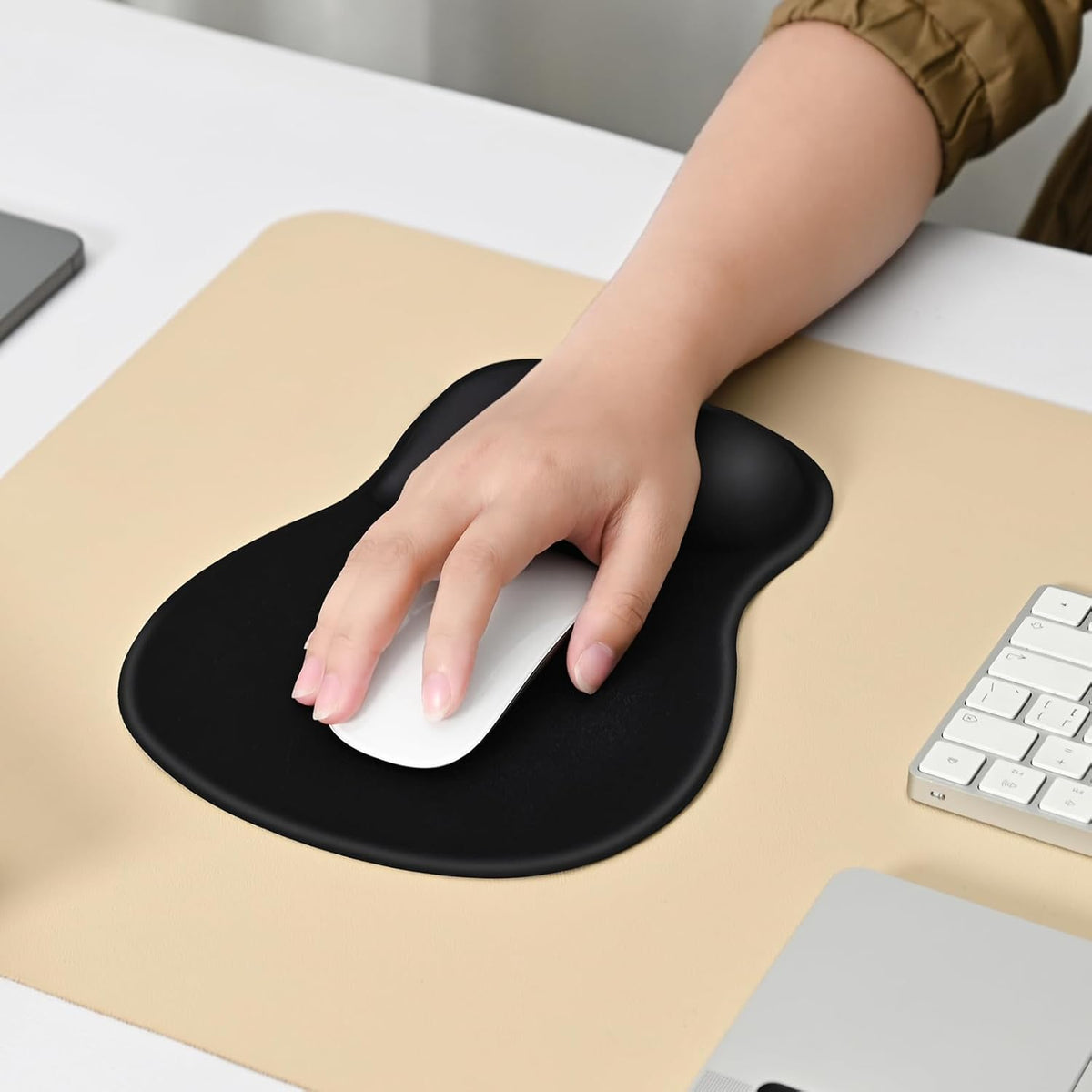 EooCoo Ergonomic Mouse Pad with Gel Wrist Rest, Concave Design, Non-Slip Base for Laptop and Computer