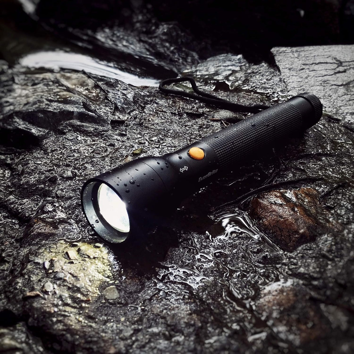 EverBrite Ultra Bright Tactical Flashlight, 900 Lumen Zoomable Adjustable Focus, 3 Light Modes, Heavy-Duty Aluminum Torch